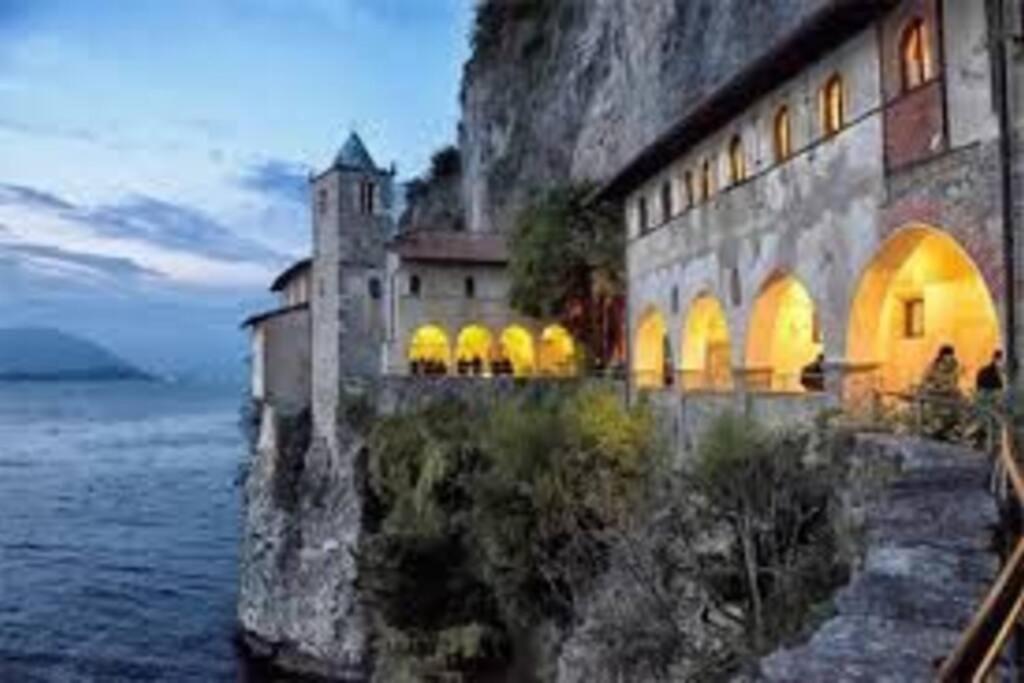 Lago Maggiore, Leggiuno, Ampio Appartamento Exterior foto