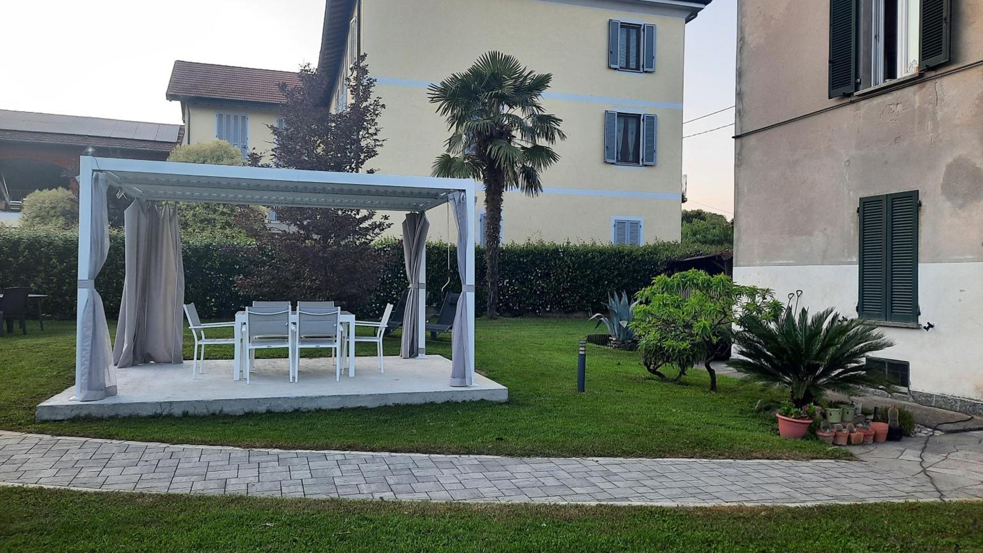 Lago Maggiore, Leggiuno, Ampio Appartamento Exterior foto