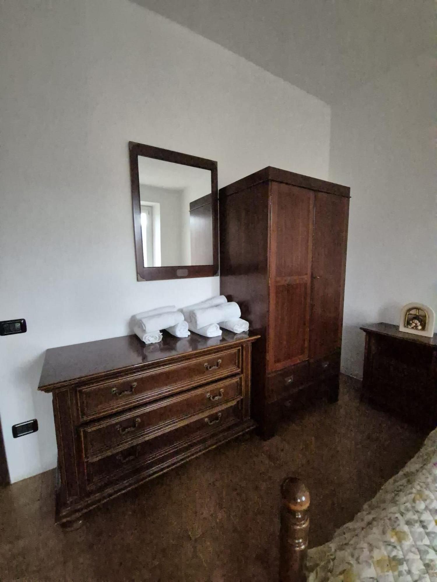 Lago Maggiore, Leggiuno, Ampio Appartamento Exterior foto
